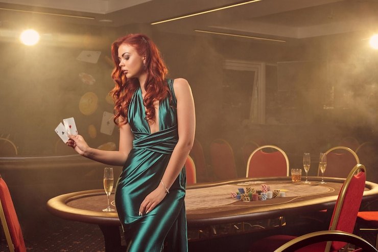 Dealer live casino profesional sedang memimpin permainan dalam event mingguan khusus