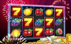 Visual penuh warna dari mesin slots dalam turnamen tematik dengan jackpot menarik